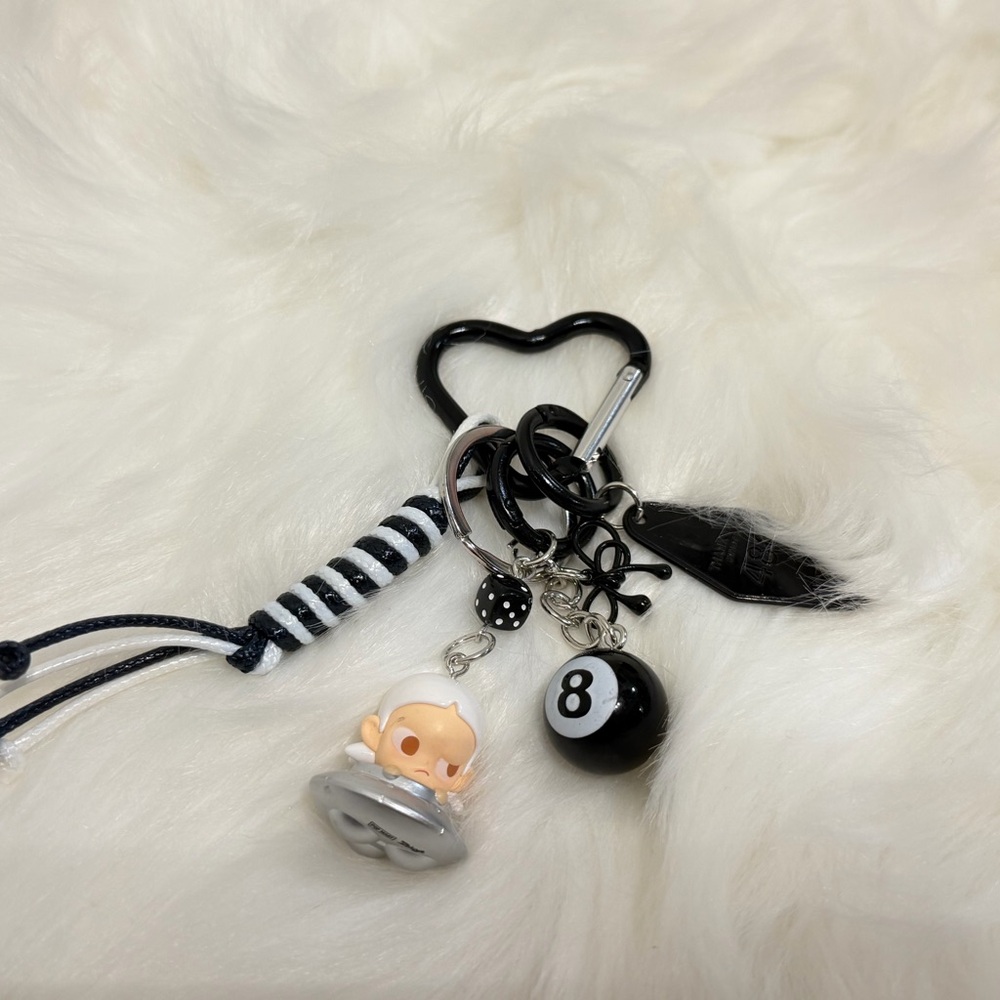 🖤Cute POP Mart Black and White Keychain🤍